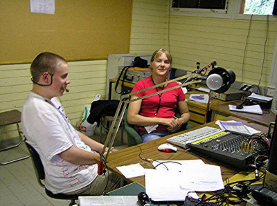 Hermanni ja Tiiti OH3HNY päätyivät Radio Hamin puikkoihin muiden suostuttelemina. 