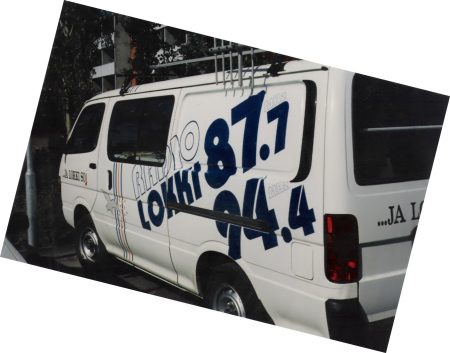 Radio Lokki sai käyttöönsä ulkolähetysauton vuonna 1990.
