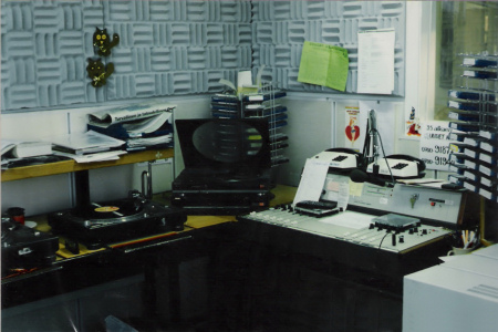 Radio Lokin on-air-studio Kotkan Sapokassa vuosina 1992-1993.