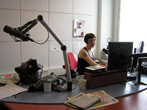 Jenna Kotiniemi Radio Porin studiossa